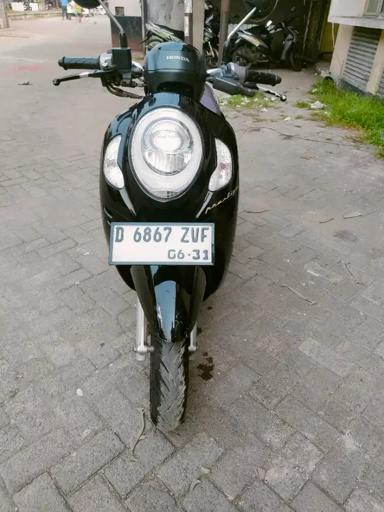 scoopy keyless hitam 2021