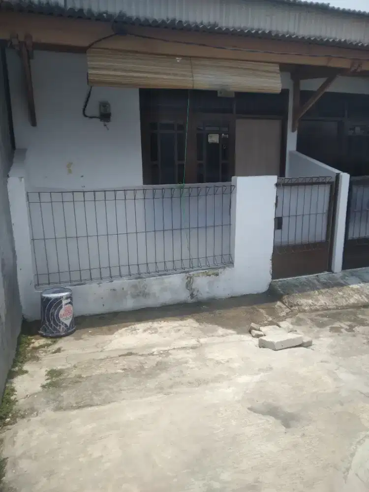 DISEWAKAN KONTRAKAN TAHUNAN
