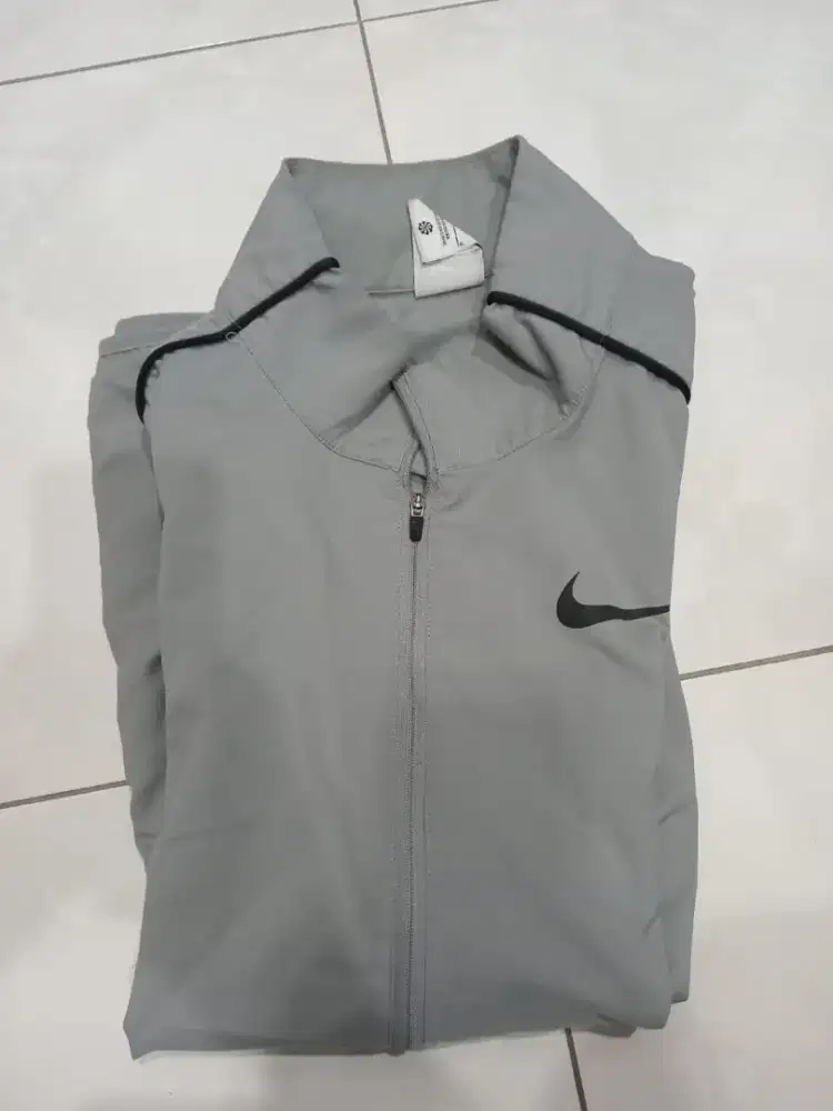 Jaket merk NIKE original kondisi bekas pakai