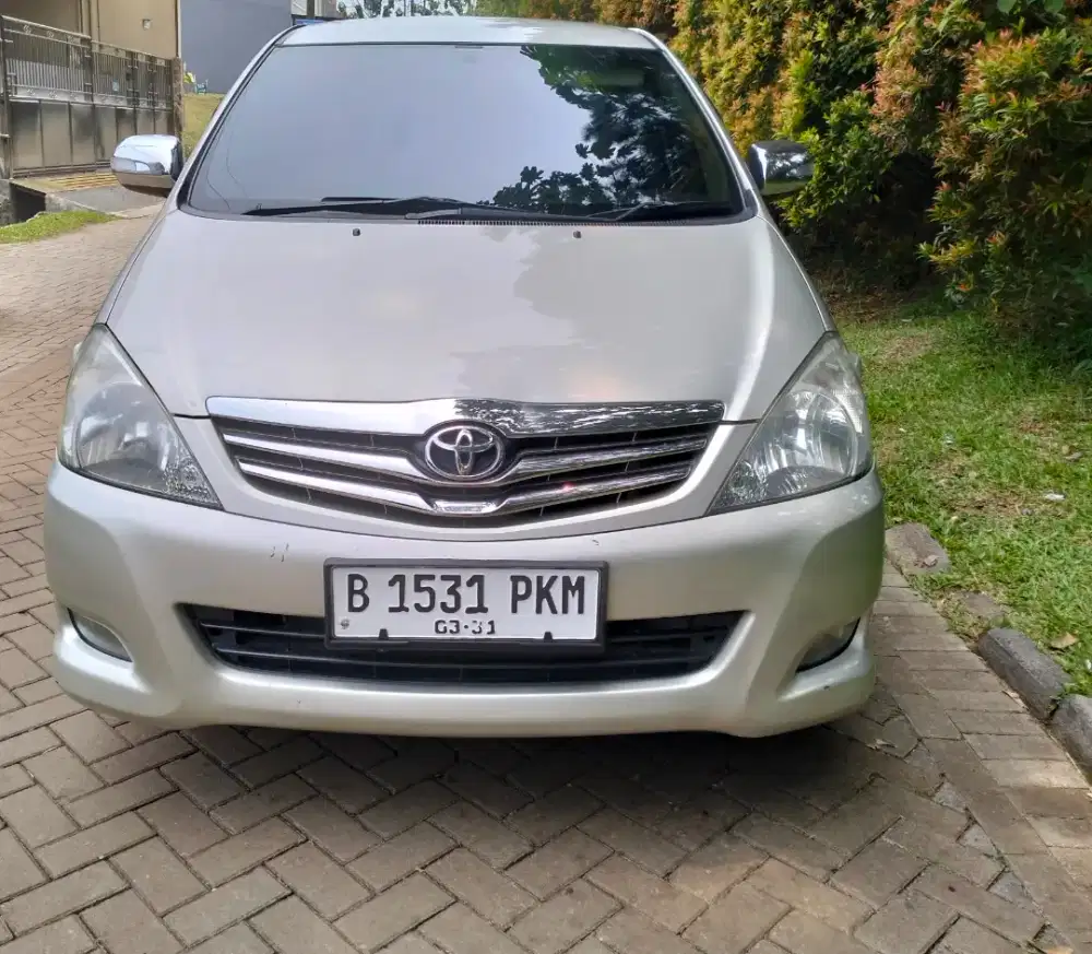 Toyota Kijang Innova V Luxury Bensin 2011