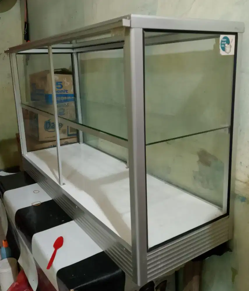 Etalase Makanan Kondisi Sangat Baik