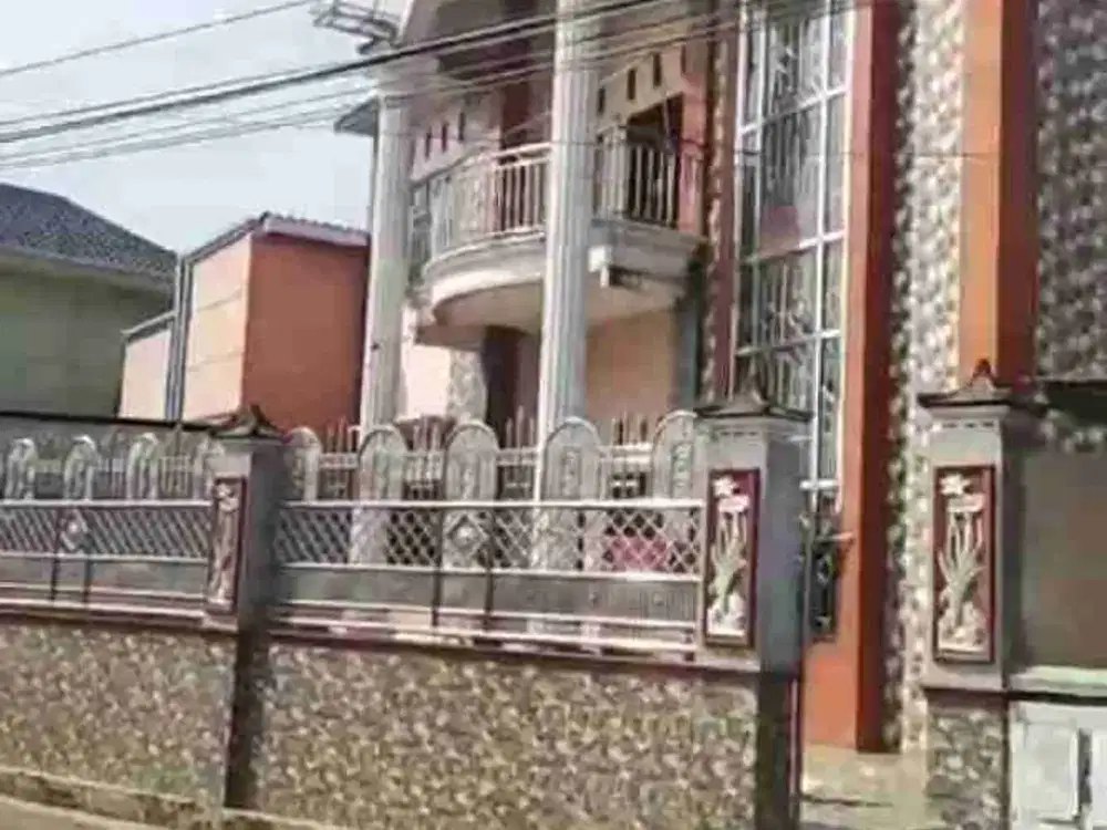 rumah mewah dua lantai jual cepat
