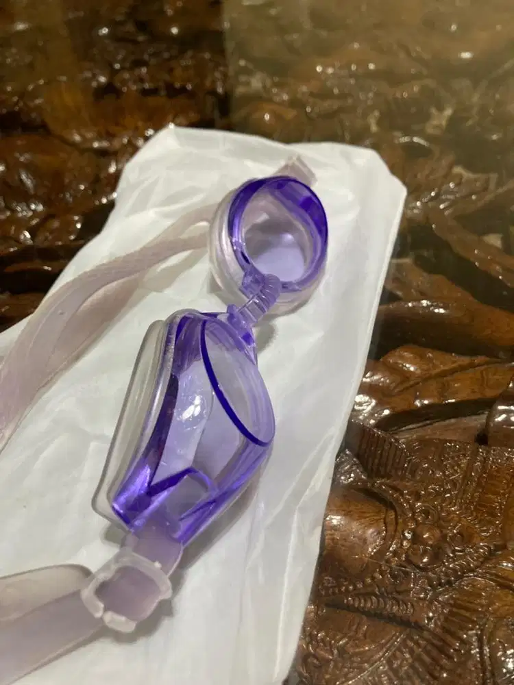 Kacamata renang purple