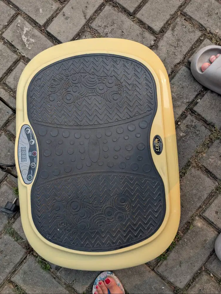 LEXPA Vibration Plate/Exercise Machine