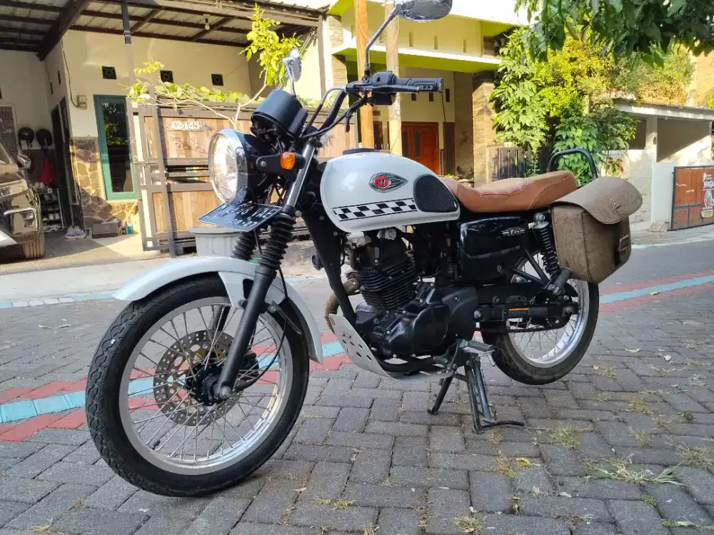 Kawasaki W 175 PUTIH