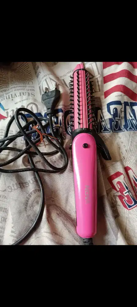 Dijual alat catok pelurus rambut.