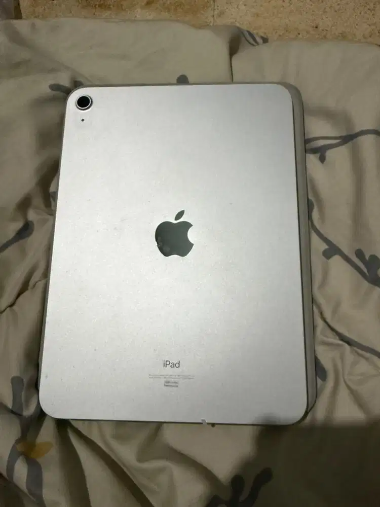 iPad 10th Generation Silver 64gb Ex. iBox Wifi Only