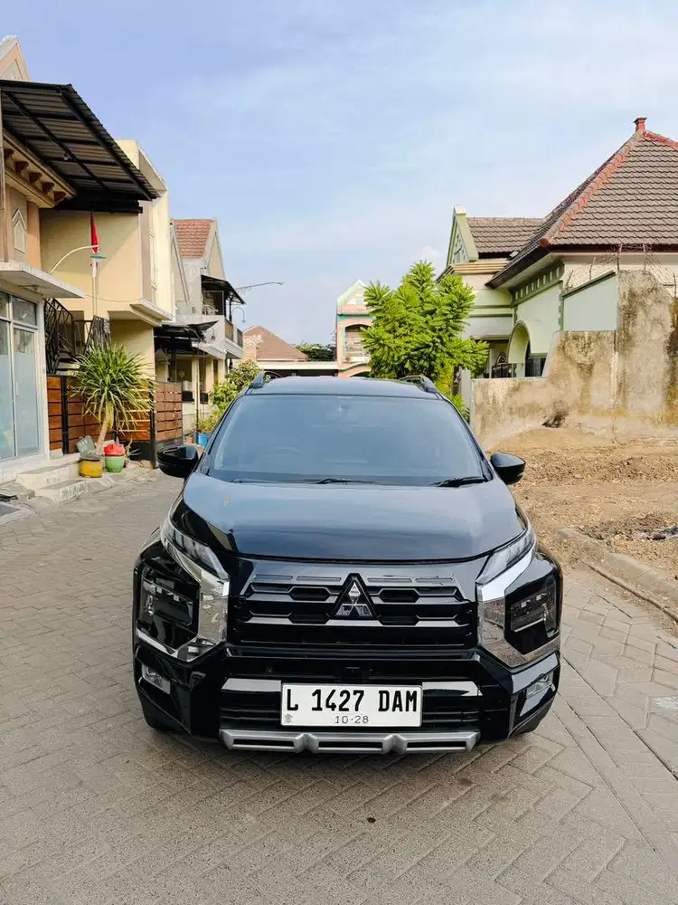 Xpander cross premium 2023 km 10rb