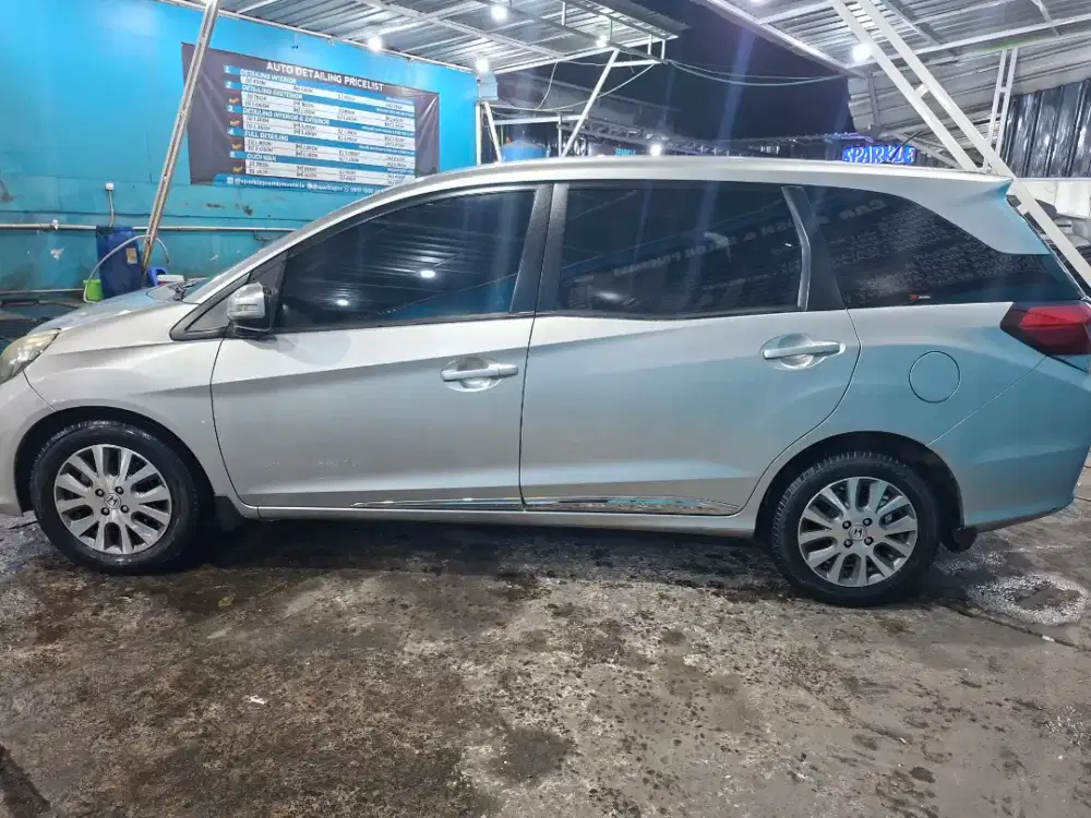 Honda mobilio silver
