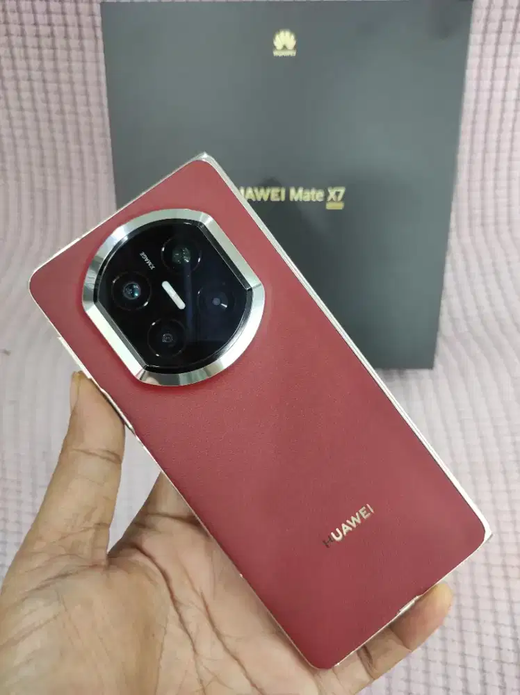 Huawei mate X7 
Garansi Resmi 
Ram 16/512
Mulus 99%
Fullset original