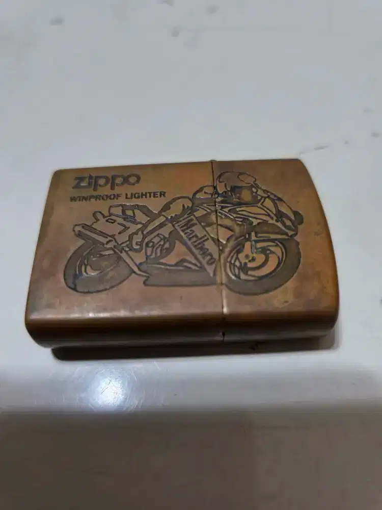Dijual zippo GP Marlboro warna emas antik