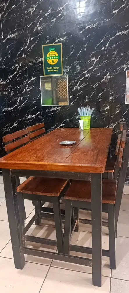 Dijual 1 Set Meja dan Kursi Kayu Besi untuk Warung Makan / Restoran