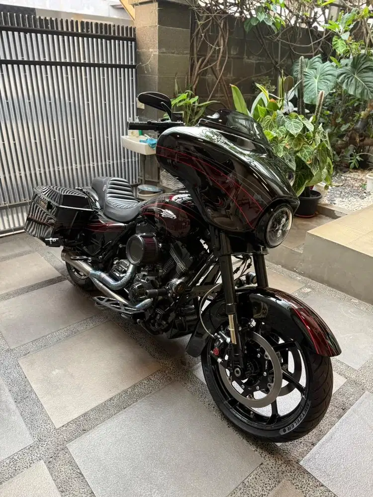 CVO SG 2011 MABUA Black Diamond