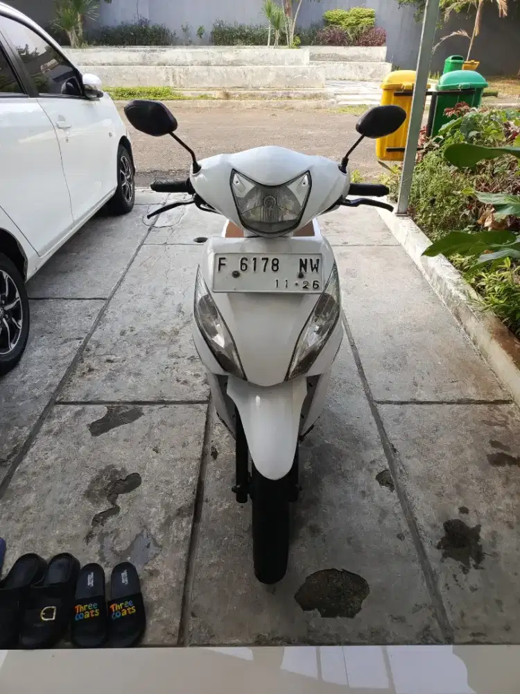 Honda spacy warna putih,thn 2011,ss lengkap faktur ada,harga 5,9 nego