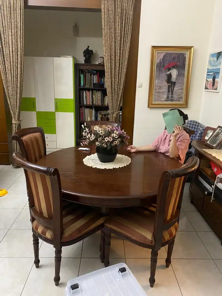 Dijual meja bundar kayu