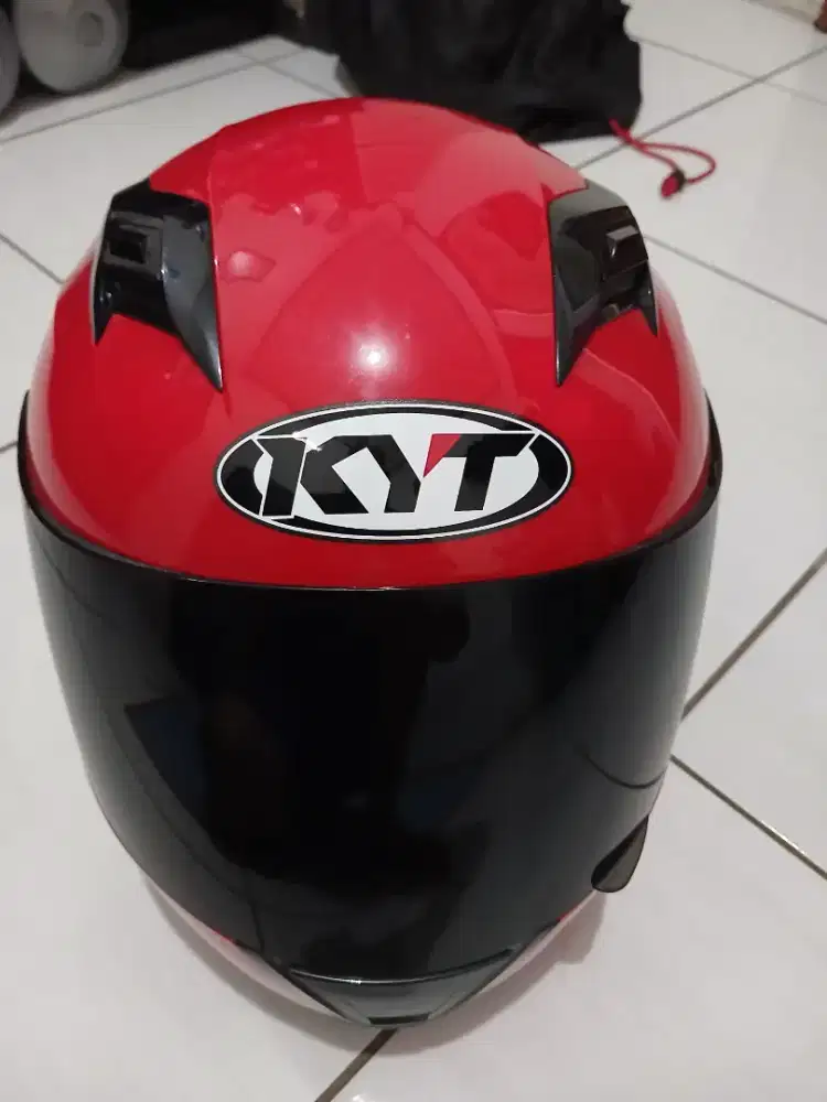 HELM KYT MERAH M