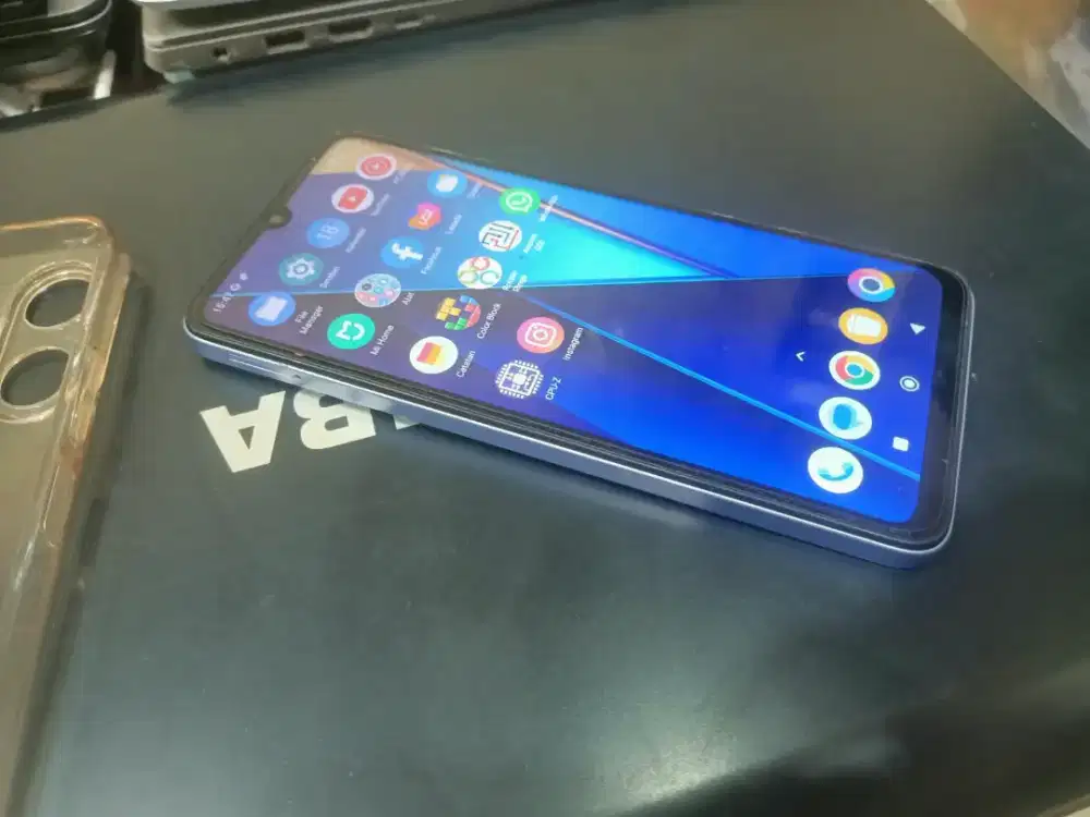 Poco c65 ram 8/256 Refurbis mlus normal semua nya unit charger