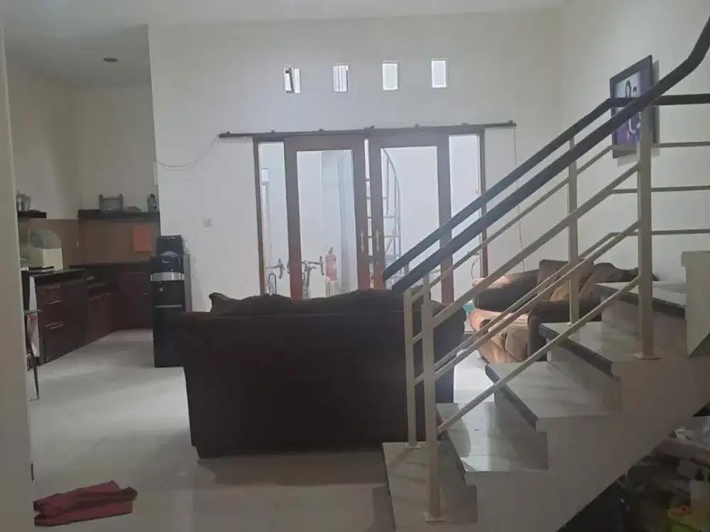Dijual / Sewa Rumah 2 Lantai Di Taman Kopo Indah