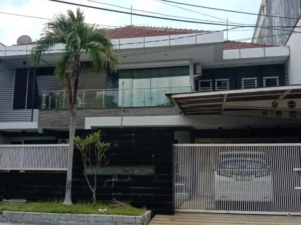 Dijual Rumah Bagus & Strategis di Dharmahusada, Surabaya
