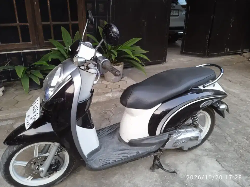 Dijual Honda scoopy putih