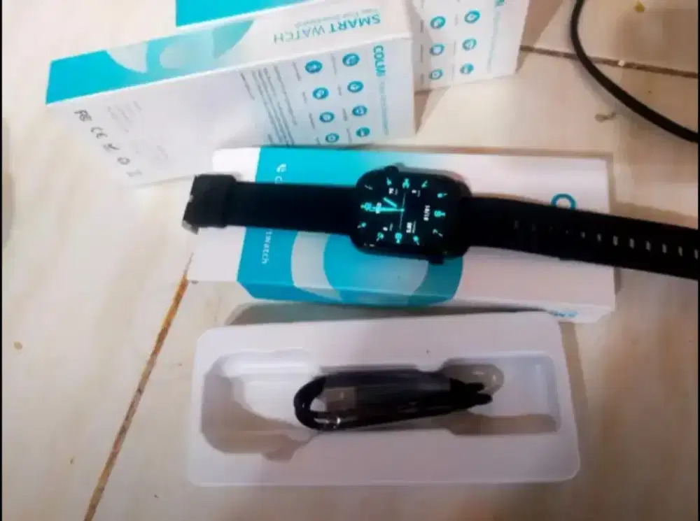 Jam tangan smartwatch