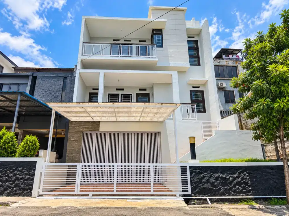 Hunian 3 Lantai dengan City View di Sayana Terrace House