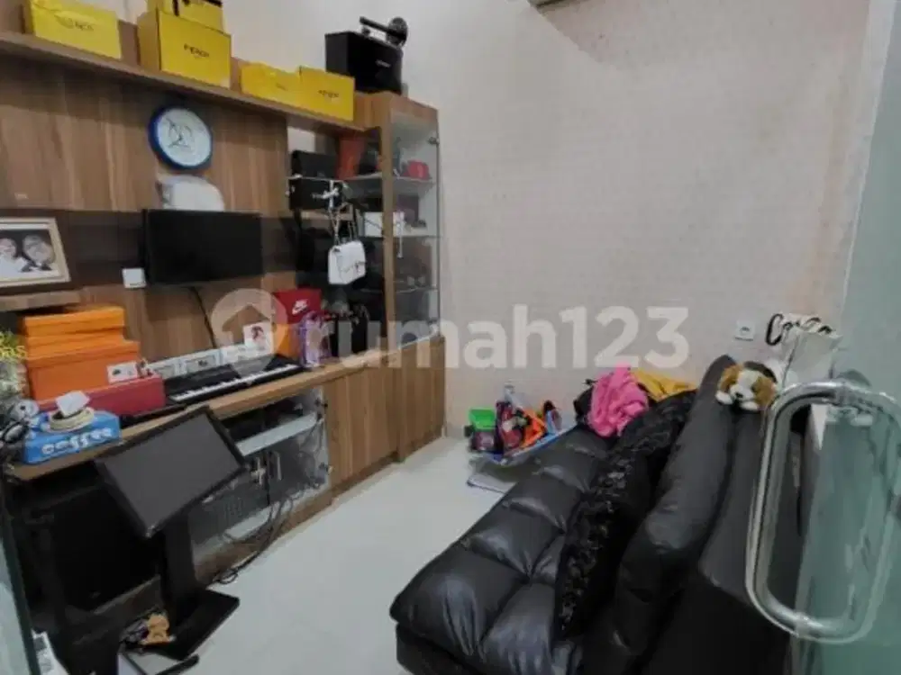 Rumah Bagus dengan Kolam Renang di Kalideres Jakarta Barat