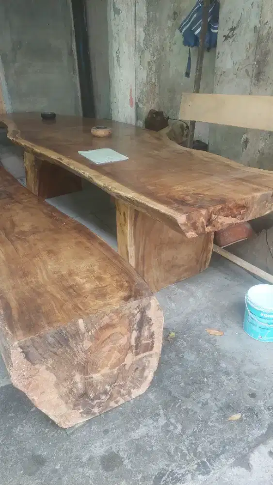 Meja kayu trembesi