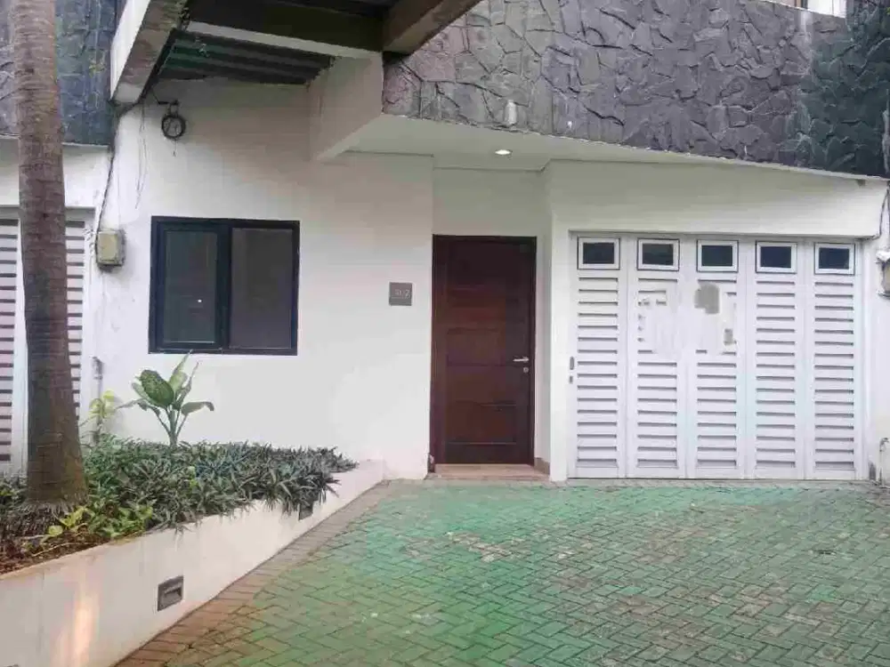 Di sewakan rumah 3lantai cocok untuk kantor di kota Bogor