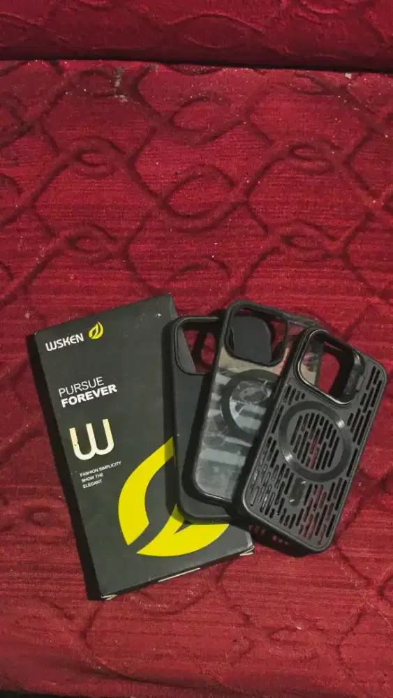 1 Tempered Glass + 3 Casing IP 15 Pro