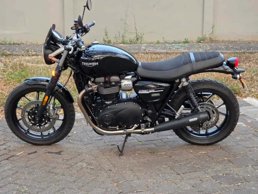 Moge Naked Triumph Street Twin 900 th 2022 Pmk Like New Km5rb Siap Gas