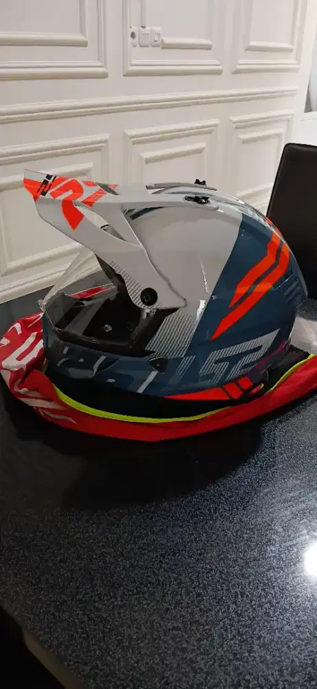 Dijual helm adventure