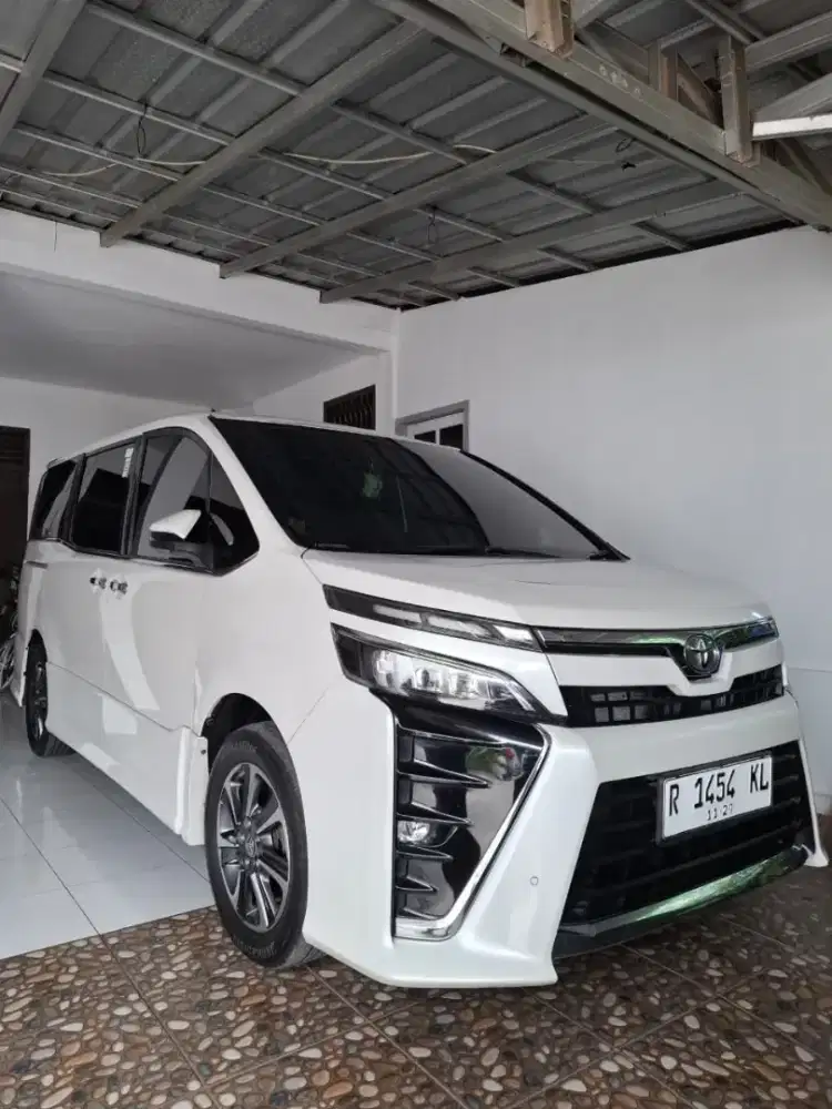 Toyota Voxy 2019 AT