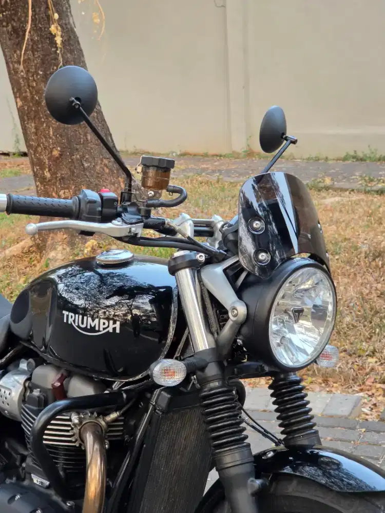 Moge Naked Triumph Street Twin 900 th 2022 Km5rb Like New Siap Gas