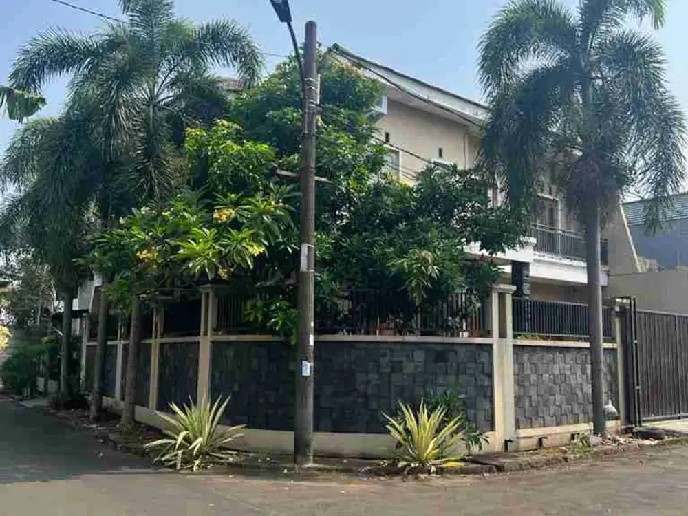 Rumah Hoek Mandiri Depan Taman Villa melati Mas serpong