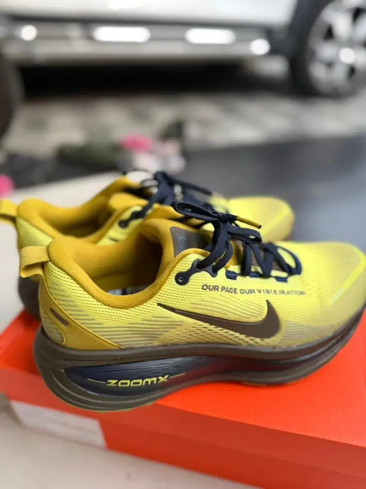 Nike Vomero 18 SE ukuran 43