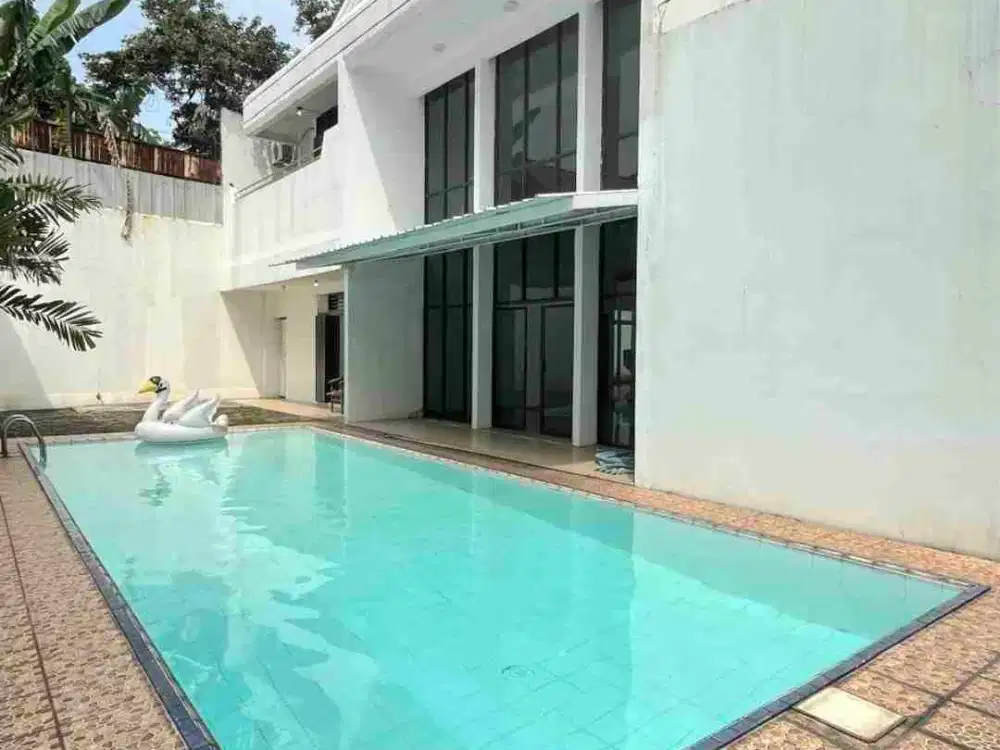 Rumah Kemang ada Kolam Renang Cakep Banget