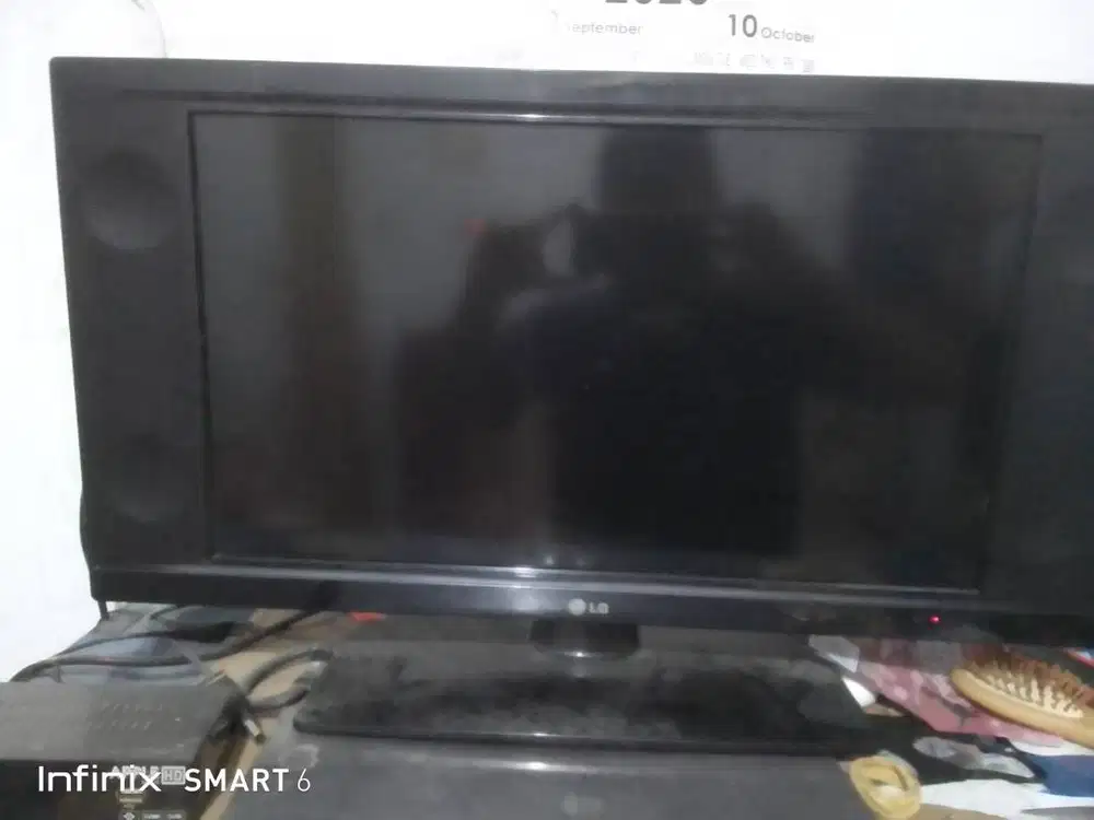Tv LG 22 inch ada set to box lengkap dengan remote dan antena350