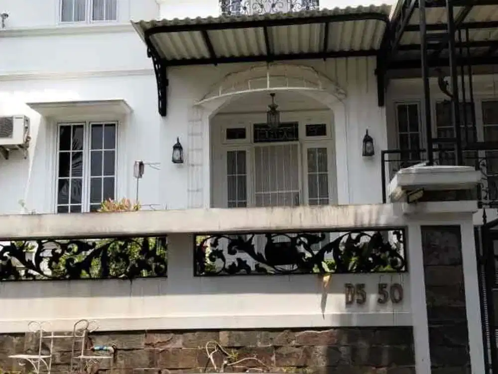 dijual rumah besar dan mewah 3,5lantai Citra Grand Cibubur