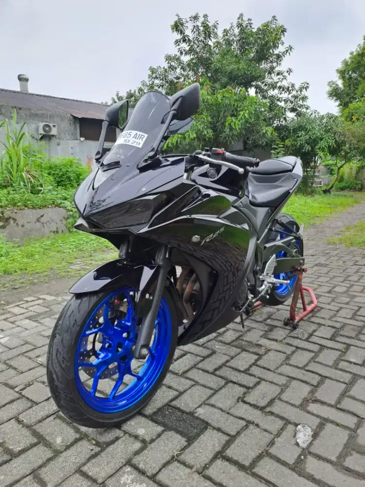Yamaha R25 2018 Hitam