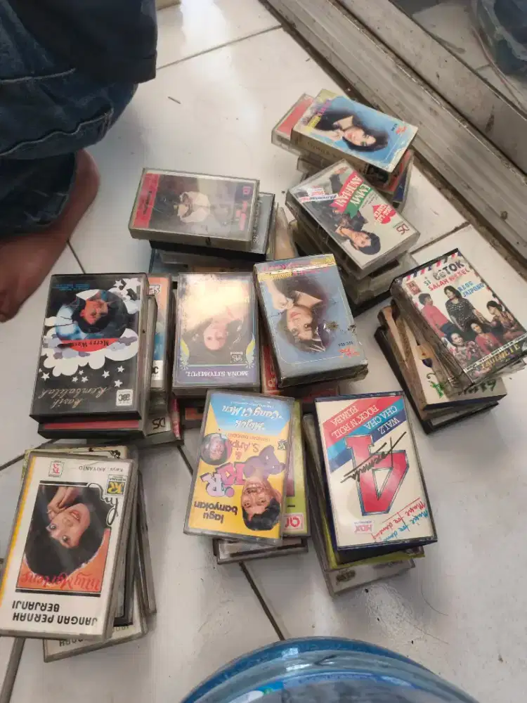 Kaset Tape sisa toko kaset.