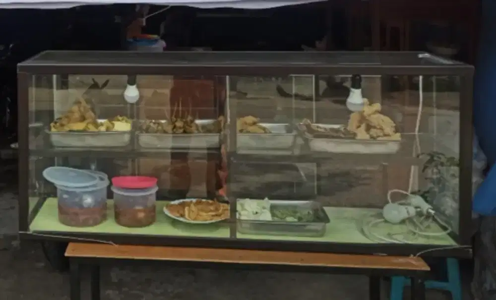 Dijual Etalase Makanan