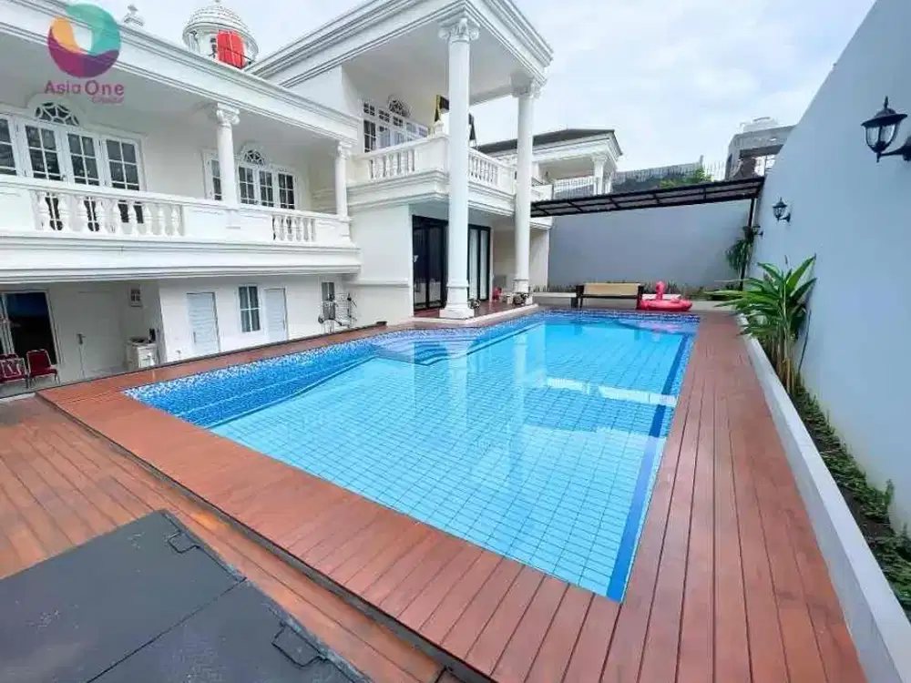 Rumah mewah siap huni (nego) lokasi strategis ada kolam renang di Legenda wisata cibubur