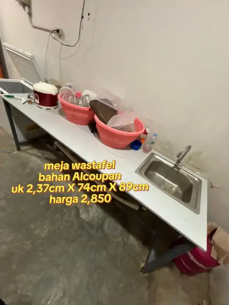 Meja makan dan meja kasir