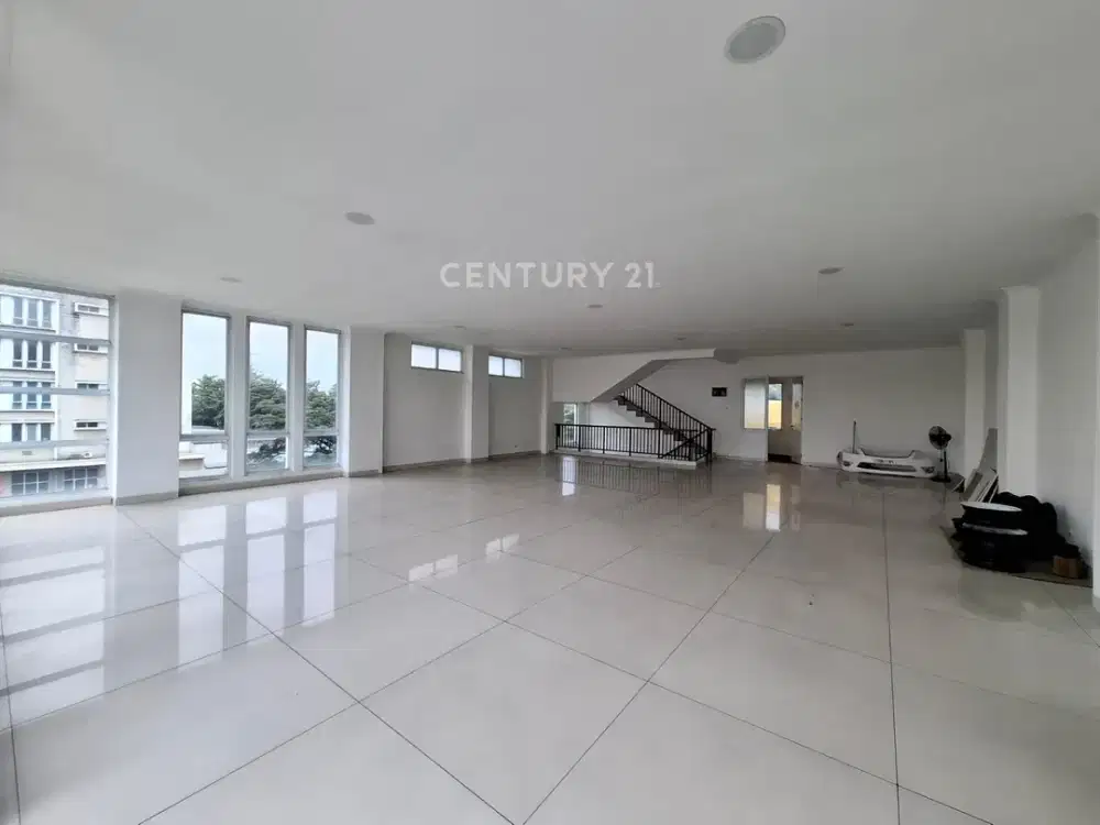 Ruko Premium Hook Di Mega Boulevard Harapan Indah Bekasi