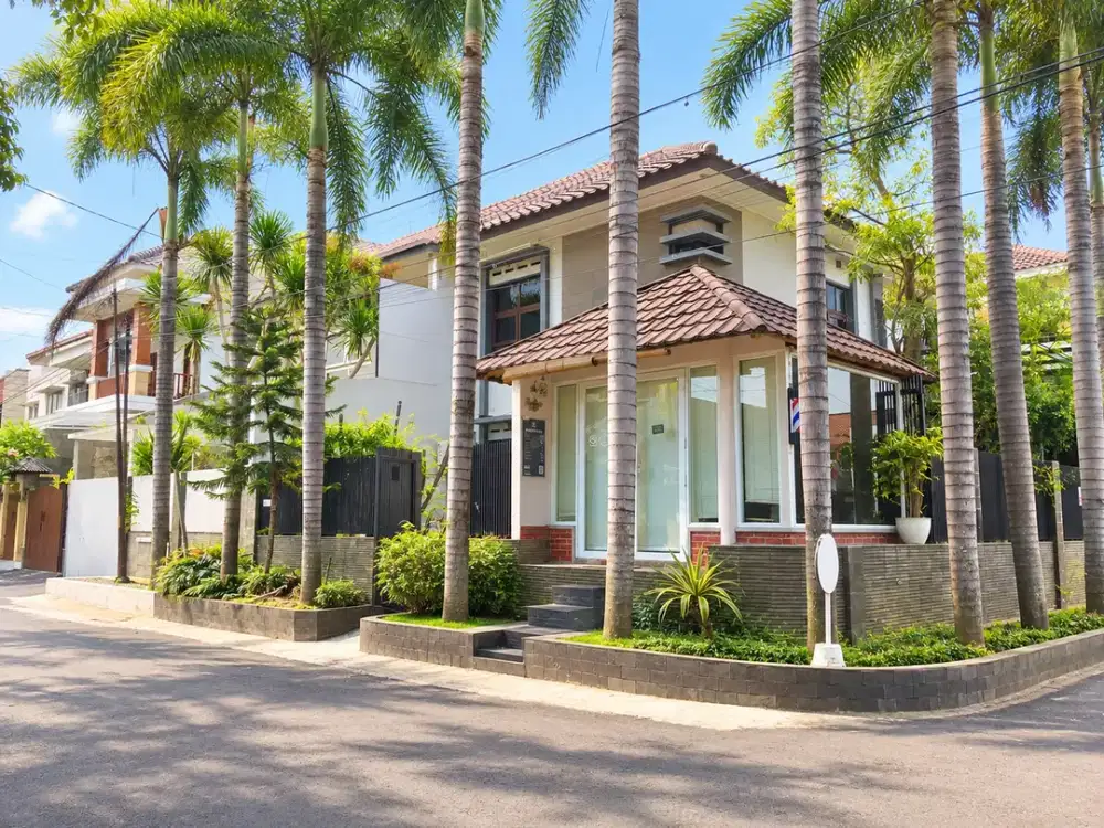 Rumah Mewah Di Bandung Antapani di Jalan Utama dengan Kolam Renang dan Posisi Hoek Hanya 3.8M Nego Sampai Deal