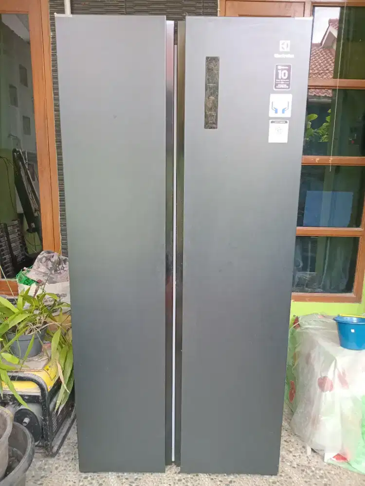 Jual kulkas Electrolux (refrigerator - freezer) Harga bisa nego