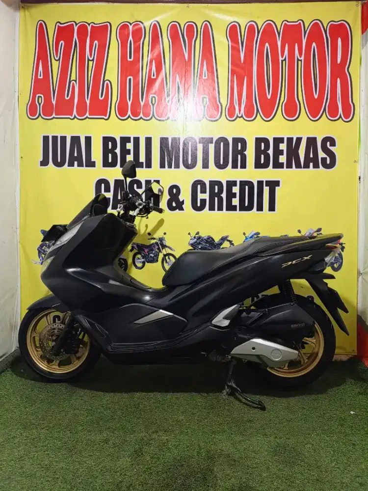 Honda PCX hitam