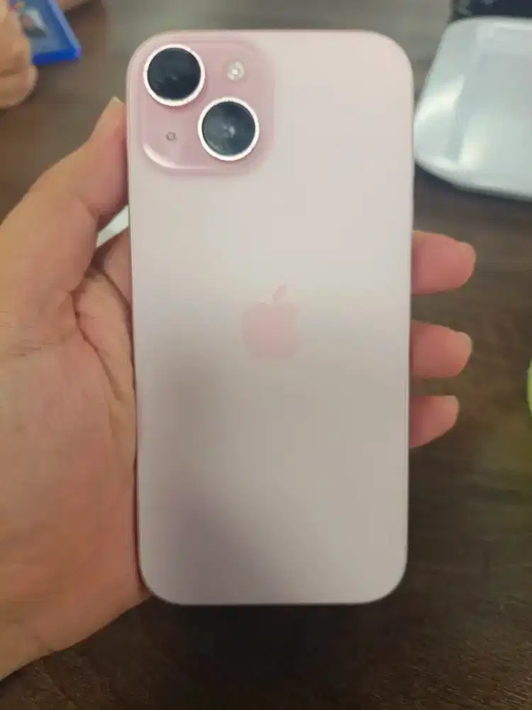 iPhone 15 128 GB Pink — Garansi Blibli, Mulus No Minus