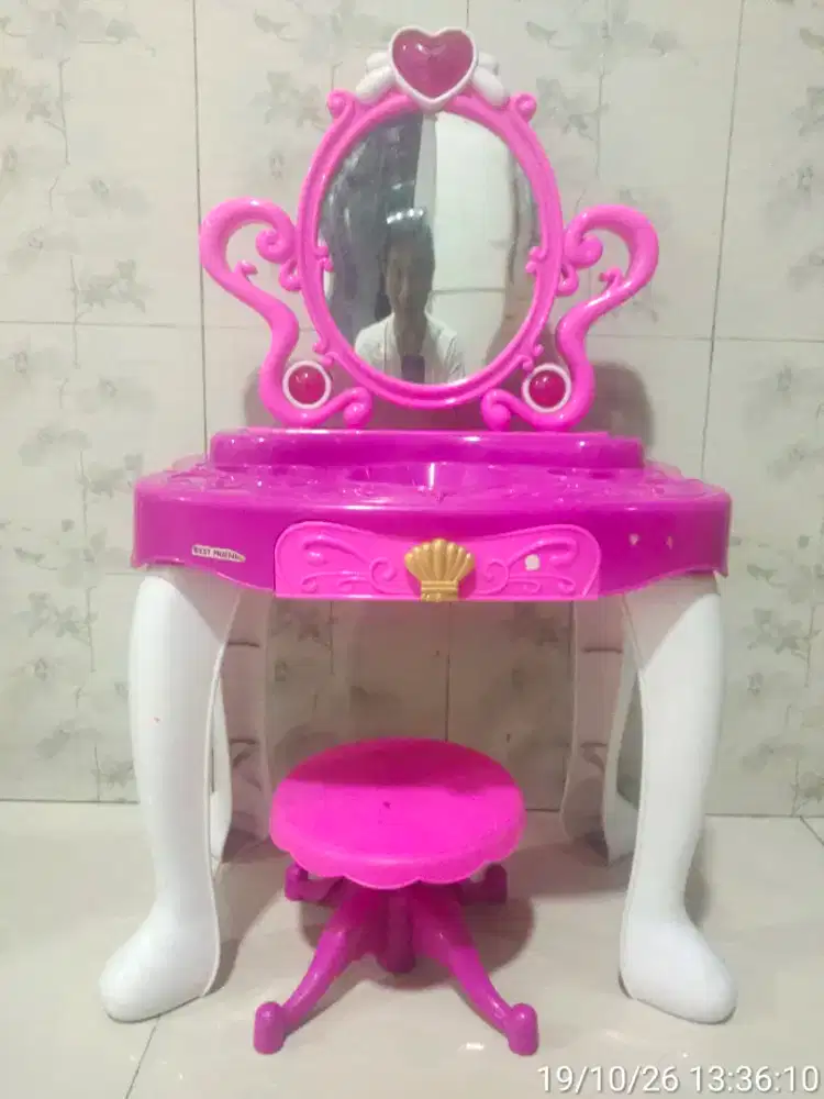 Mainan meja rias